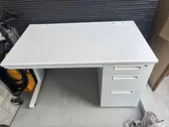 ホワイトオフィスデスクと青椅子セット