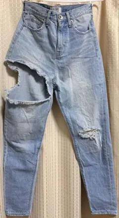 GYDA SIDE RIPPEDペグトップデニムパンツ