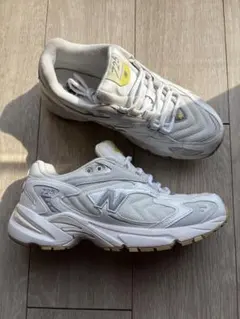 New Balance 725 ホワイトスニーカー