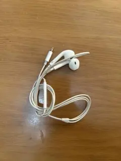 ホワイト 有線イヤホン 3.5mmジャック