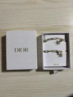 Dior ディオール　ノベルティ ウェルカムギフト　星型チャーム　ブレスレット