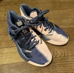 adidas バスケットボールシューズ
