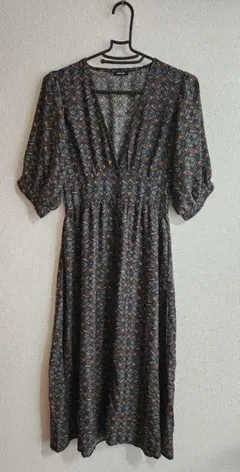 花柄ワンピース Vネック ウエストギャザー レトロ トレンド 秋コーデ