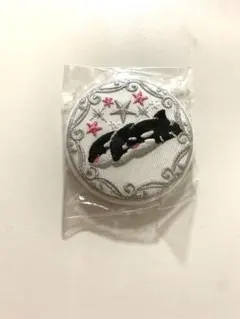 鴨川シーワールド 刺繍缶バッジ シャチ シークレット - メルカリ