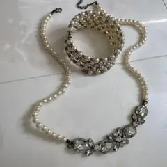 パールとクリスタルのネックレス・ブレスレットセット