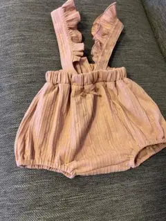 フリル付きピンクショルダーパンツ 80cm
