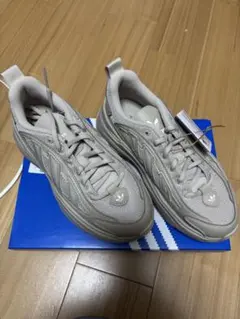 adidas オズガイア　ベージュのサムネイル