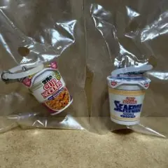 【D】2個♡カップヌードル めじるしアクセサリー