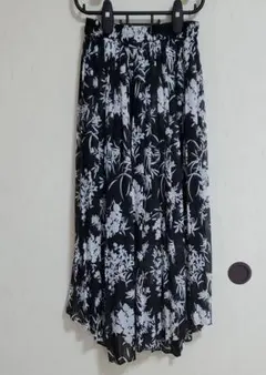 ロングスカート黒　裏地あり　花柄