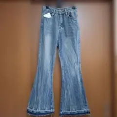 ★新品★　ブーツカットデニム　ダメージデニム　ベルボトム　レディースジーンズ