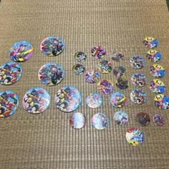 子供の頃遊んだメンコです。 捨てるのも勿体無いのでほしい方がいればお譲りします。