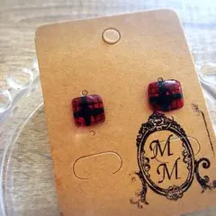 ハンドメイド ピアス 赤チェック