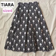 TIARA ビッグリーフプリントタックフレアスカート ベージュブラック サイズ4のサムネイル