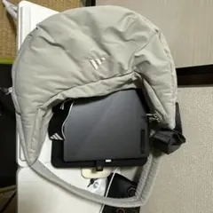 adidas グレー スリングバッグ