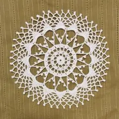 【No.5】　ハンドメイド　レース編み　ドイリー　かぎ針編み　小さめ　ホワイト