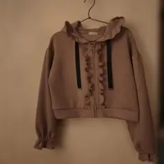 axes femme フリル付きフードパーカー