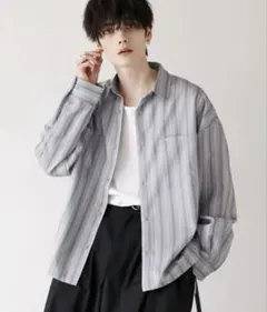 美品 ASTRONOMY 【防シワ】短丈ワイドシャツ グレー ストライプ柄 M