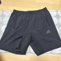 adidas ブラック ショートパンツ
