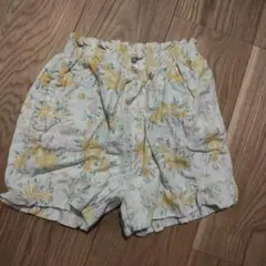 新品　花柄フリルショートパンツ　120