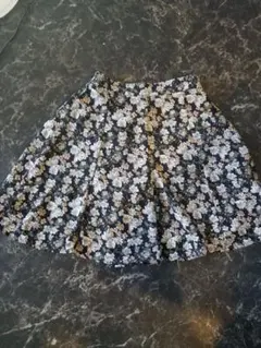 c*分様 花柄スカートのサムネイル
