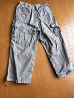 グレーカーゴパンツ