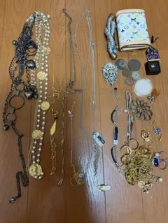 遺品整理　アクセサリー 大量まとめ売り ネックレス 指輪 イヤリング 他