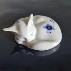 Royal Copenhagen ブルーフルーテッド眠り猫のサムネイル
