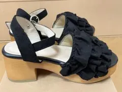 フリル付き黒 ヒールサンダル　アタガール　Mサイズ　レディース　サンダル　厚底のサムネイル