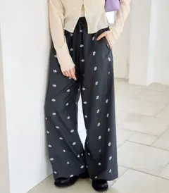 カスタネ　フラワーステッチワイドパンツ