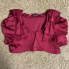 両肩にリボンのついたボレロ