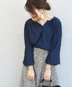 SHIPS　前後2WAY　カッセンギャザーブラウス　¥14,190のサムネイル