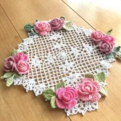 【115】ハンドメイドレース編みドイリー　バラのドイリー　スクエア