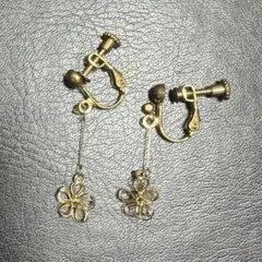 花型ゴールドイヤリング