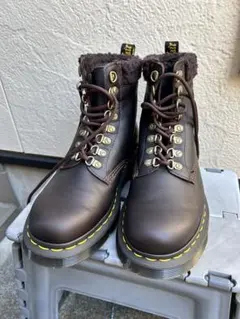 ドクターマーチンのブーツuk4