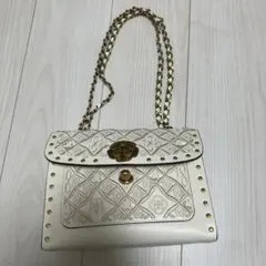 ホワイト エンボス加工ショルダーバッグ