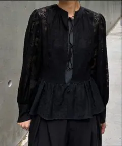 2606043 2WAY EMBROIDERY RUFFLE BLOUSE 黒 - メルカリ