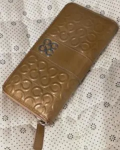 コーチ ゴールド エンボス加工 エナメル 長財布