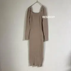 RESEXXY スリットタイト ニットワンピース スクエアネック ピンクベージュ