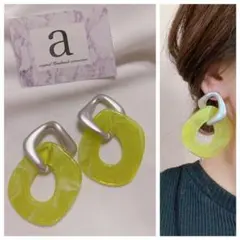 2124-4 ピスタチオ☺︎マットシルバーと大理石風大ぶりチェーンのピアス☺︎