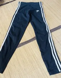 adidas ブラック ジャージパンツ 150サイズ