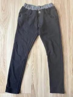 【数回使用の美品】140㎝★シンプルな黒ズボン