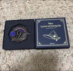 ツイステ　魔法帽子の留め具風ブローチ　ヴィル　ブルームバースデー