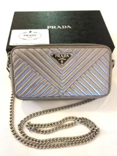 PRADA プラダ　チェーンウォレット✨大人気デザイン　シルバー　正規品❣️ PRADA プラダ チェーンウォレット✨大人気デザイン シルバー