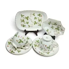 WEDGWOOD ワイルドストロベリー カップ＆ソーサー トレイ2種のサムネイル