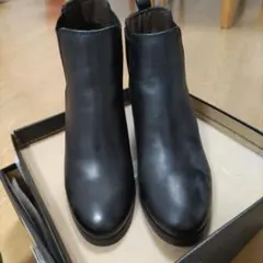 ブラックレザー チェルシーブーツ 中ヒール