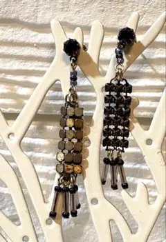 アンティーク調 パープルビーズ 揺れピアス ゴールドカラー