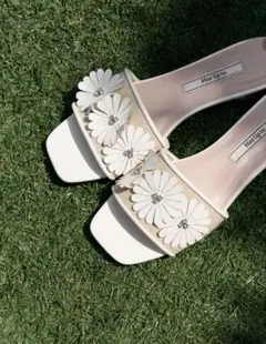 【値下げ中】Herlipto Daisy Flat Sandals 37