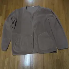 ブラウン ボタン付きカーディガン
