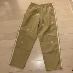 ベージュの星刺繍ボトムス