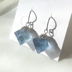 透明感ブルー＊フローライト 八面体原石 ピアス｜個体差あり シルバー ステンレス